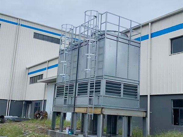 逆流闭式冷却塔